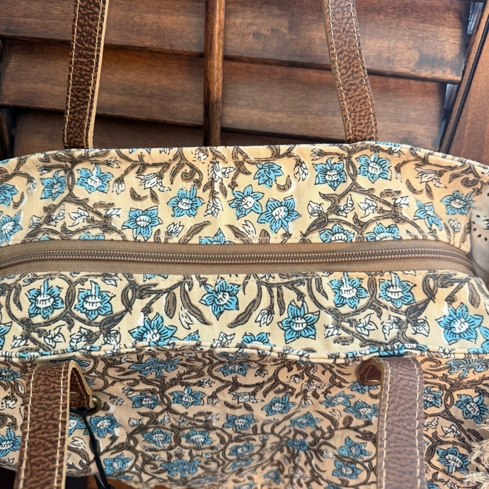 Myra Bag-San Ysidro Falls Floral Weekender Bag - Picture 3 of 15